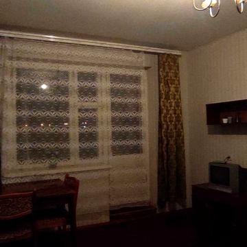 сдам 1 комнатную квартиру на 1 Шевченковском  районе по Чаривной ул,