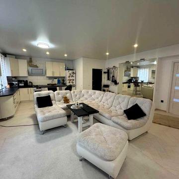 Продаю двухуровневую  4 комнатную квартиру на 12 Продольной и1