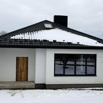 Дві американки поруч міста