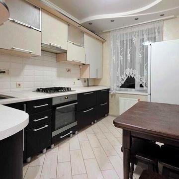 Двокімнатна з автономкою на Чорновола