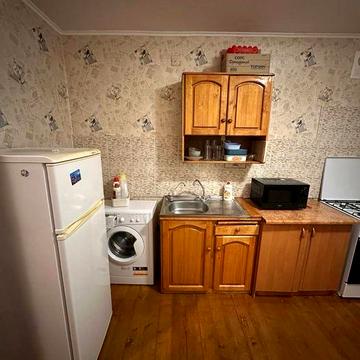 Поділ новий будинок вільна 1 березня