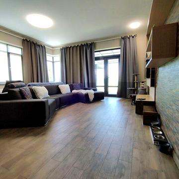 Будинок з сучасним ремонтом!