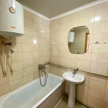 Здам укомплектовану частину будинку з зручностями і заіздом для авто .