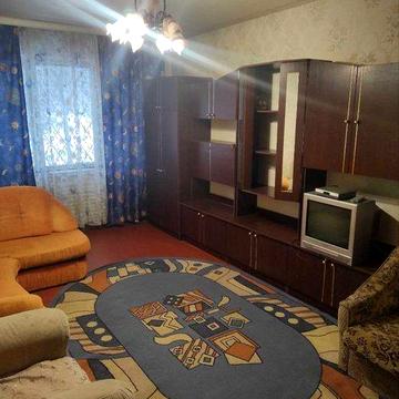 Однокімнатна Борщагівка    Кут вулиць  Коласа   Кіпріанова   Гната Юри