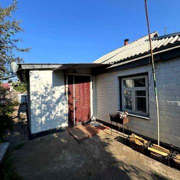 Продається півбудинку в центрі міста Корсунь-Шевченківський!