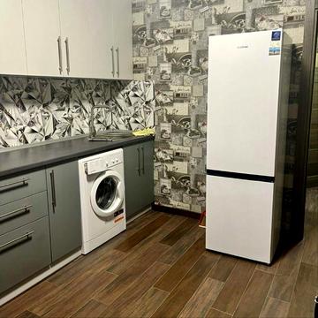 Фурманова нова квартира парковка у дворі