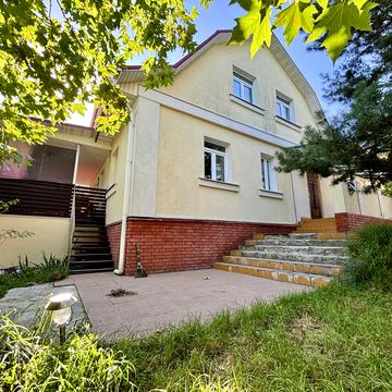 Пироговська вул., 61