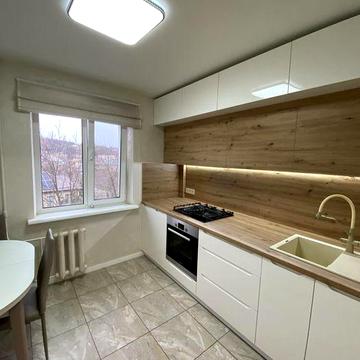 Продаж  5-ти кімнатної квартири в цетрі міста (Кривбасівська)