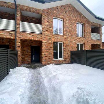 Сучасний таунхаус з якісним будівництвом. Енергозберігаючі технології.