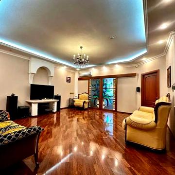 Сдам 5 ком квартиру Миронова 30. Центр. Генератор тепло и воду. Паркин