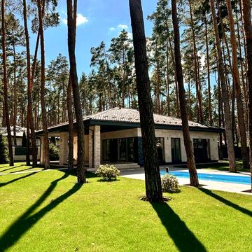 Казковий будинок в Бучі з басейном посеред  сосен. Ділянка 15 соток!!!