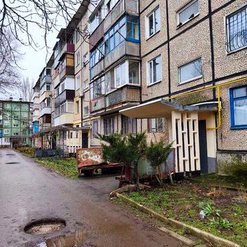 Продам 2 к квартиру на 129 кварталі. 2 поверх