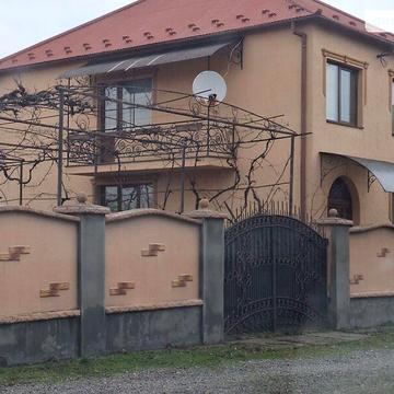 Довгострокова оренда 3к Дім Набережна вулиця