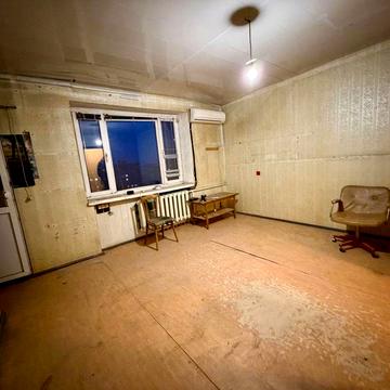 Продается двухкомнатная квартира в Центре, 9/9 под ремонт. С2