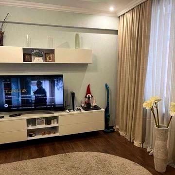 Продажа 3-х кімн.кв вул. Перемоги 4 з євроремонтом ,гаражем і погребом