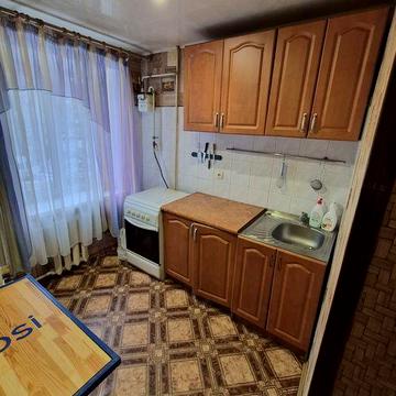 Продам 1комнатную квартиру под ремонт  10000$ ЖК нет