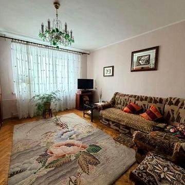 Затишна 2-х кімнатна з центральним опаленням