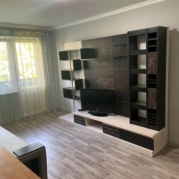 Космонавтів вул., 23