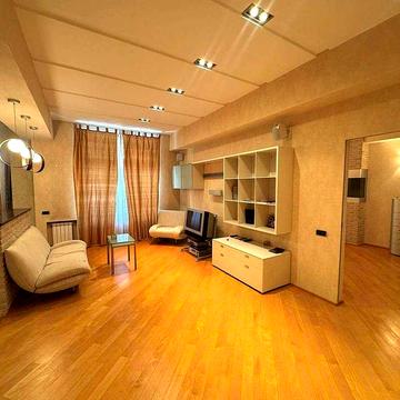 Хрещатик 27, оренда затишної євро 2к квартири, є Газ!