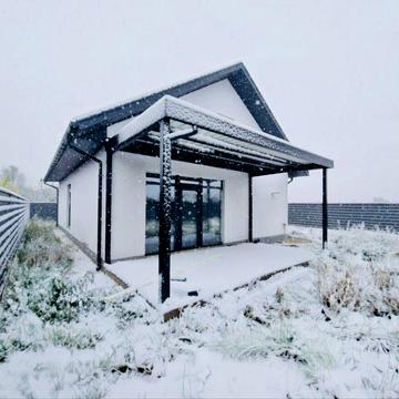 Продаж 2 поверхового будинку з верандою та земельною ділянкою