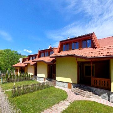 Продам котедж  Славсько, гараж, закрита територія, біля витягу г.Погар