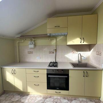 Оренда 2х кімнатної квартири в Новоселиці на 6 поверсі в центрі міста