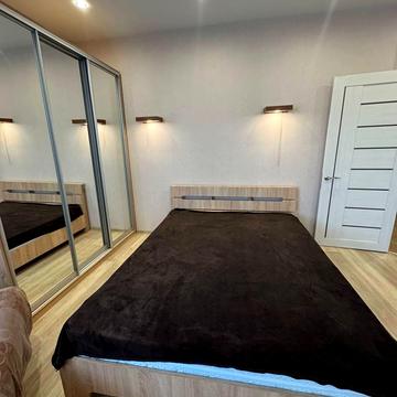 Небесної Сотні просп. (Маршала Жукова), 111