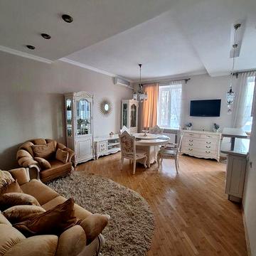 Продам 3-кімнатну квартиру в Печерському районі. Міхновського, 30