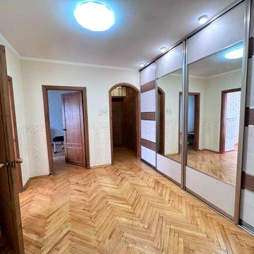 Продаж 3-кімнатної квартири з балконом