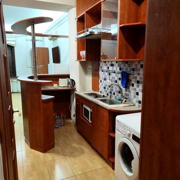 Сдам на короткий срок, помесячно 1 к.кв.  центр