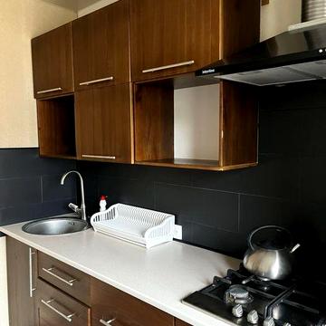 Поділ поруч з АТБ  після ремонту кімнати окремі