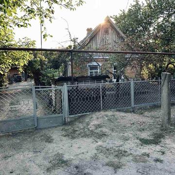 Продається будинок  в гарному місці біля річки.