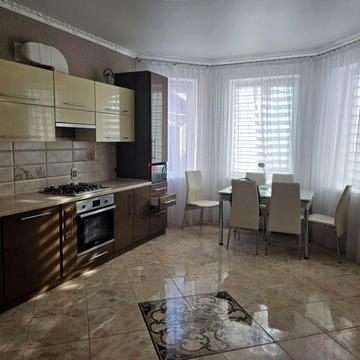 Здам в оренду  приватний  будинок.