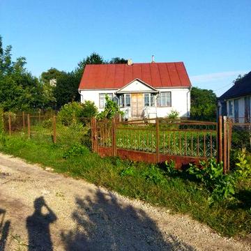 Терміновий продаж будинку та зімельної ділянки