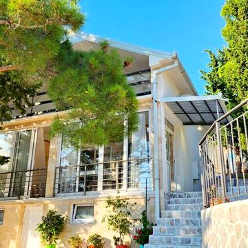 Дом с видом на море в Зелёном поясе, Бар, Черногория