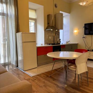 Саксаганського вул., 22