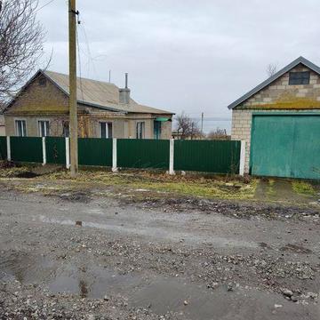 Продам будинок з усіма комунікаціями на березі річки Дніпро