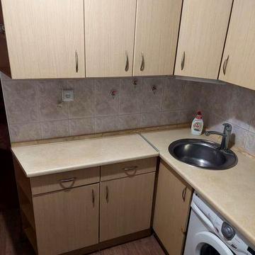 Здам 2 кімнатну квартиру в центрі на Британській перший поверх Є все