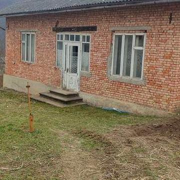 Будинок на березі Дністра