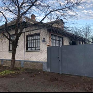 Будинок  от хозяина, с постоянным светом