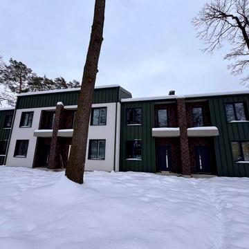 Продам таун хаус , останні два . Газ , 105 м. 1.6 соток землі