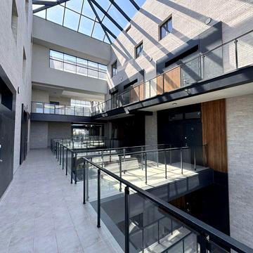 Велика 2 кімнатна квартира в преміальному будинку | червона цегла, газ