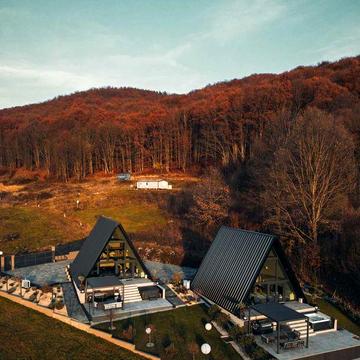 2 дома для отдыха на продажу в Совата, Румыния