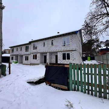 Таунхаус біля 3 школи у Бучі з центральними комунікаціями!