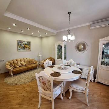 Продам 3-кімнатну квартиру в Печерському районі. Міхновського, 30/1