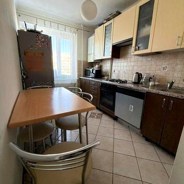 Продам 3-кімнатну квартиру вул. Домбровського