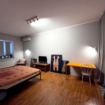 Вячеслава Чорновола вул., 25