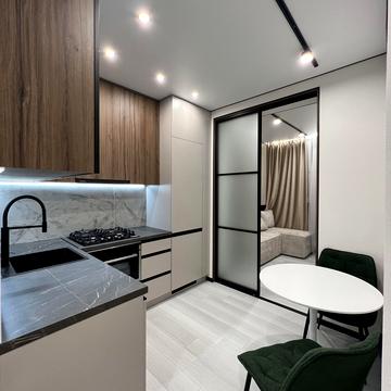 Молодіжна вул., 10