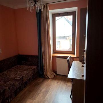 Продається квртира,4 кімнати,велика тераса