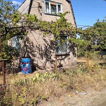 Пропонується до продажу дачна ділянка з будівлею СТ Радист